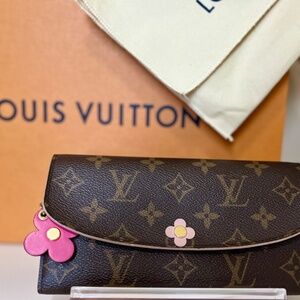 S T U N N I N G - Louis Vuitton Monogram Bloom Flower Emilie Wallet